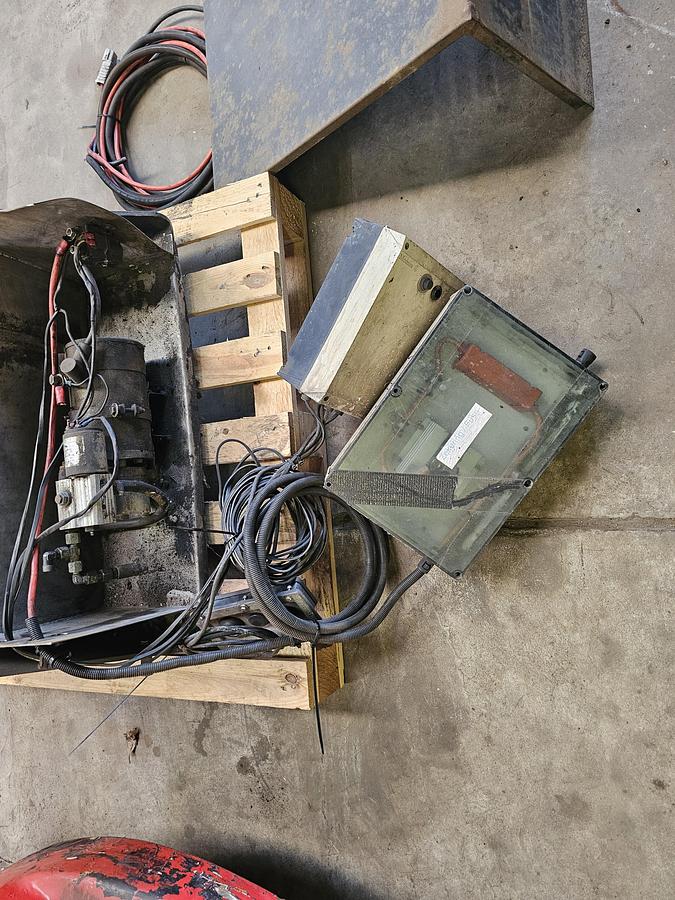 Gebruikt 2010 HYDROLIC ELECTRIC HYDRAULIC TIP UNIT.| 24 VOLT.| FOR CONTAINER 20 FT TIPPER.