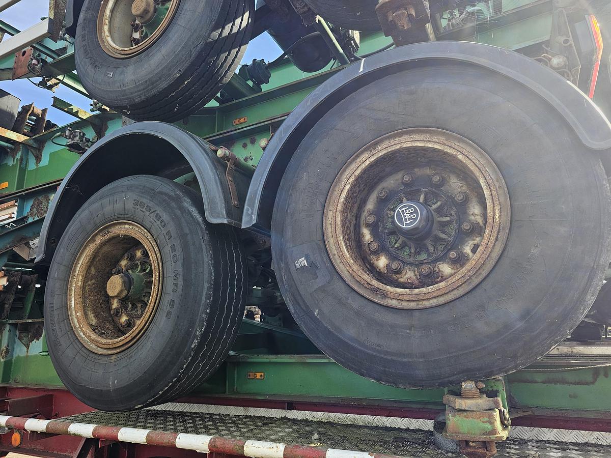 Used 1996 stack of 20 foot chassis groenewegen and Renders Bpw drum Steel suspension. 20 foot