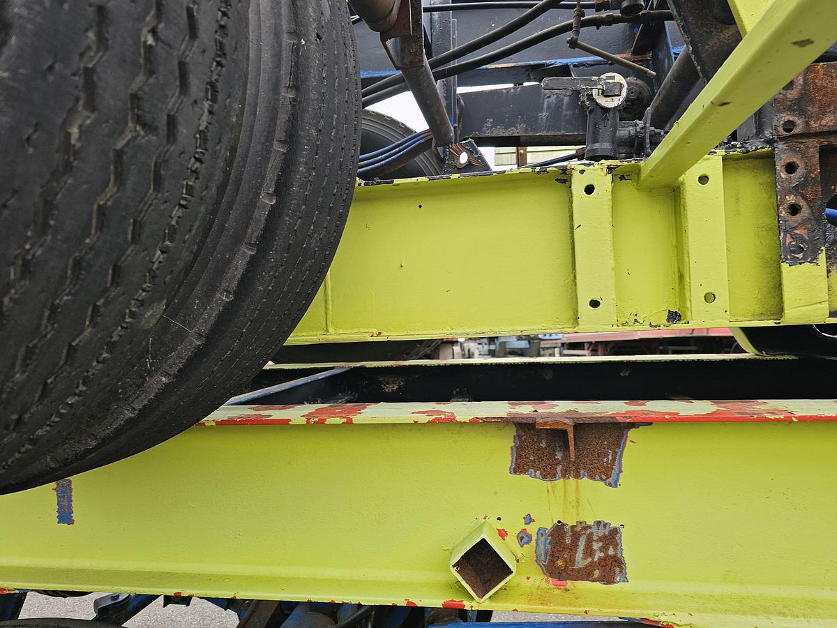 Used 1990 divers 40 ft gooseneck  steel suspension double tires.