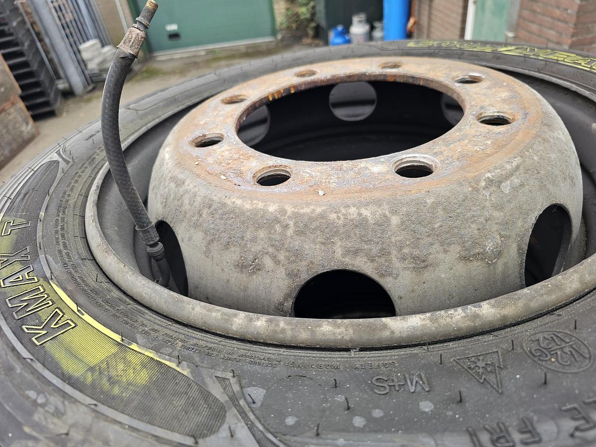 Used 2010 GOOD YEAR 265/55 R 22.5 | K MAX T.