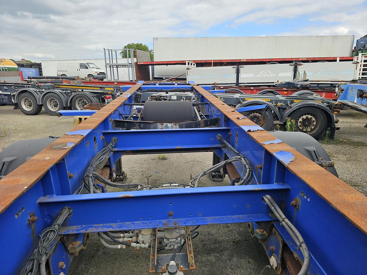 Used 2009 KRONE SZ| 20 FOOT CHASSIS | BPW DRUM | NEW BRAKES| GOOD TIRES| STEEL SPRINGS.