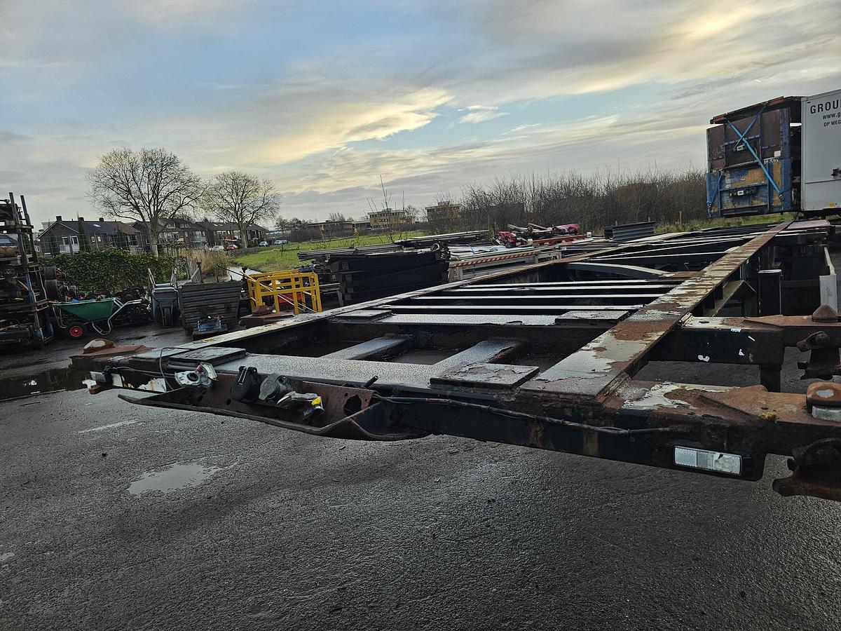 Gebruikt 1995 VAN HOOL 94/3067. flat container chassis all connections./ Bpw drum.