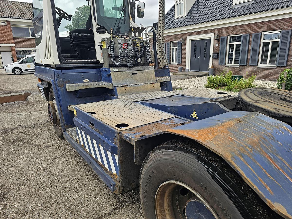Gebruikt 2017 TERBERG RT283 /TERMINAL TRACTOR 4X4/ TURNING CHAIR. /AUTOMATIC GEAR /19208 HOURS
