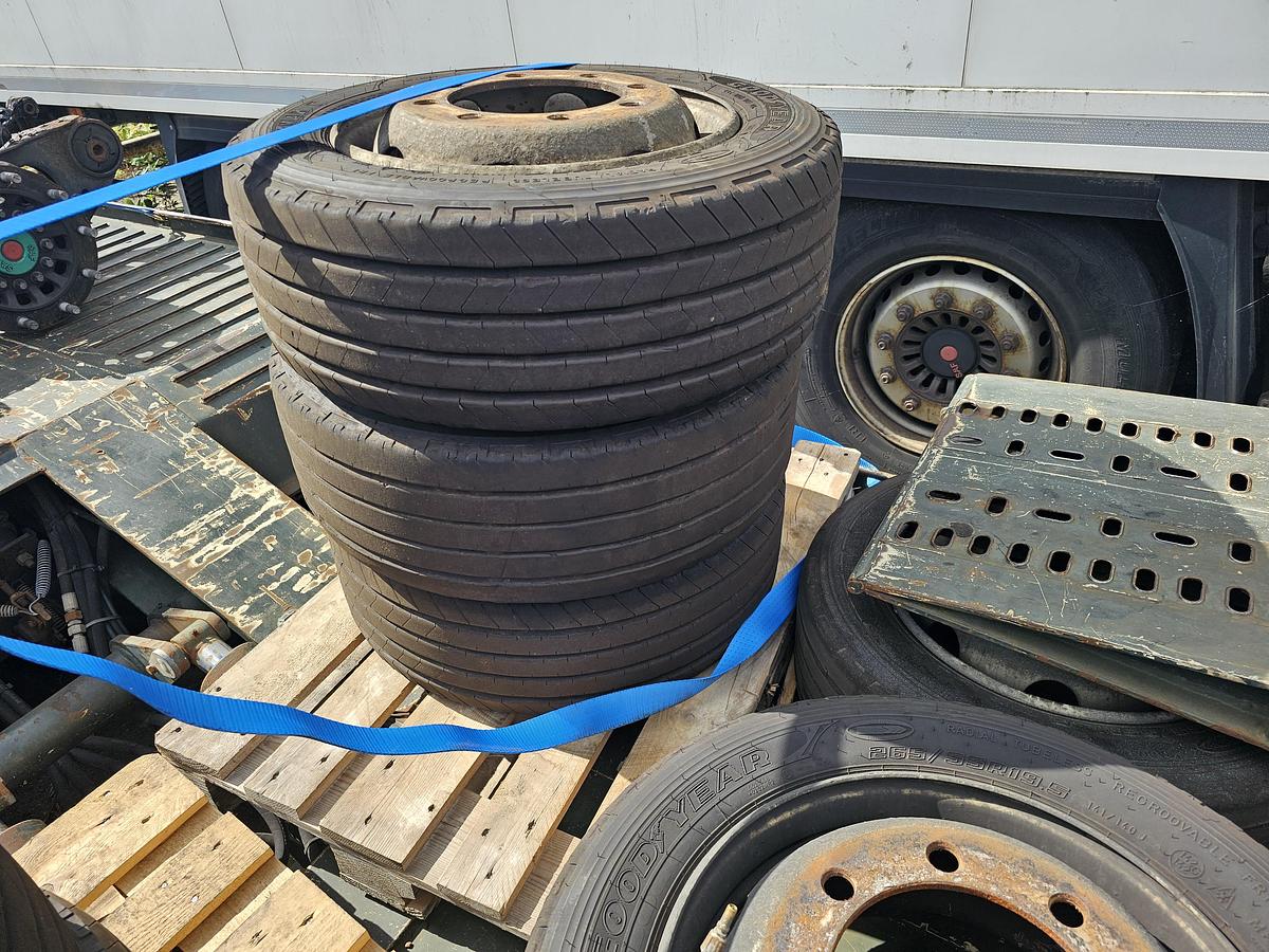 Used 2015 good year K MAX T | 265/55 R 19.5 | trailer tire | with rim 8 holes|