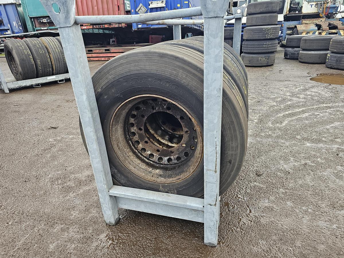 Gebruikt DUNLOP SEMPERIT. TRAILER TIRE