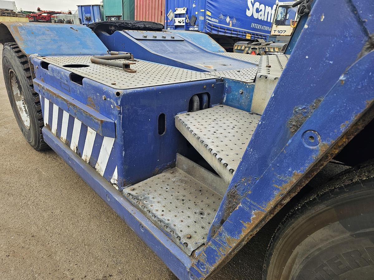 Gebruikt 2011 TERBERG RT283 | TERMINAL TRACTOR 4X4| TURNING CHAIR. | AUTOMATIC GEAR | 24159 HOURS.