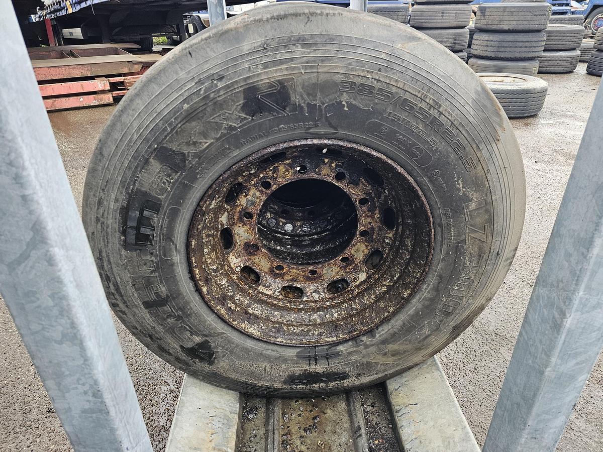 Gebruikt CONTINENTAL  BRIDGESTONE. TRAILER TIRE