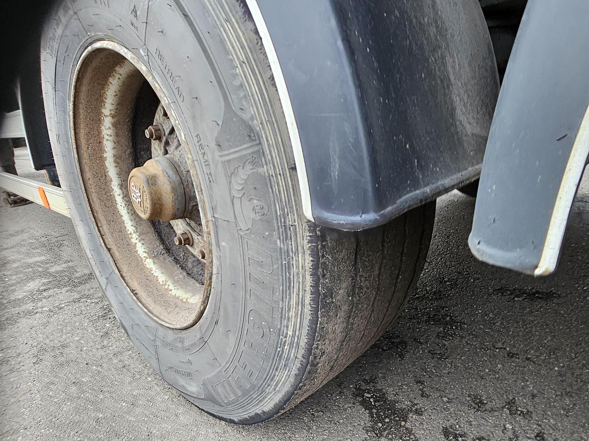 Gebruikt 2004 FREUHAUF T39B 3 AXLE CURTAINSIDE |OPEN ROOF | BPW AXLES.