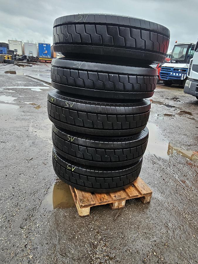 Gebruikt 2015 MICHELIN| terminal tractor tires 310/80R22.5