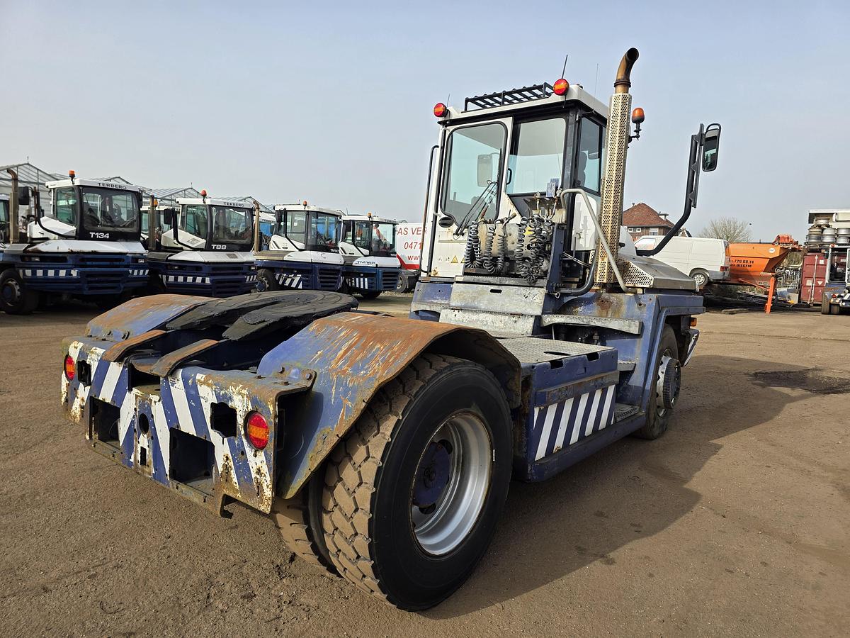 Gebruikt 2011 TERBERG RT283 | TERMINAL TRACTOR 4X4| TURNING CHAIR. | AUTOMATIC GEAR | 24846 hOURS.
