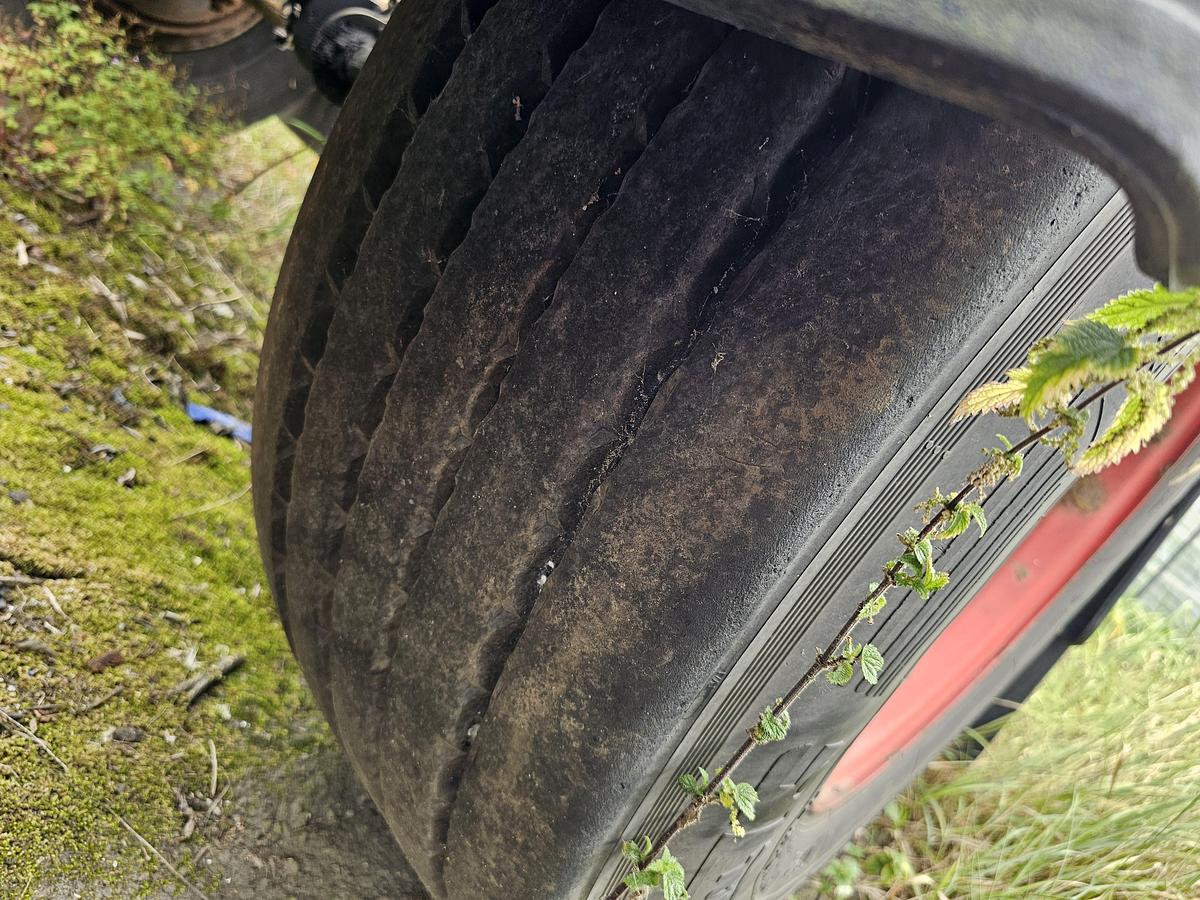 Used 2009 KRONE SZ| 20 FOOT CHASSIS | BPW DRUM | NEW BRAKES| GOOD TIRES| STEEL SPRINGS.