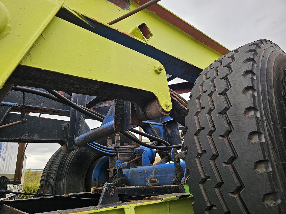 Used 1990 divers 40 ft gooseneck  steel suspension double tires.