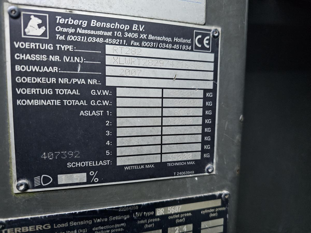Gebruikt 2007 TERBERG 3 sloop terminal trekkers  RT 282 / RT 283  voor onderdelen  niet gedemonteerd..