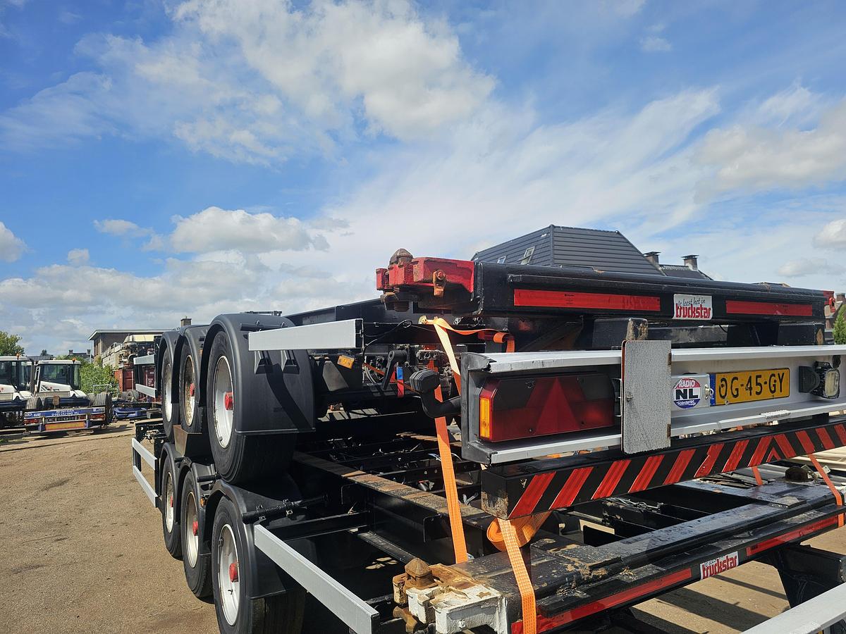 Gebruikt 2000 GROENEWEGEN 45.07 CC-12-27 / 45 FT AND 40 FT CHASSIS BPW DISC. APK/TUV. 15-02-2027. PRIJS PER STUK.