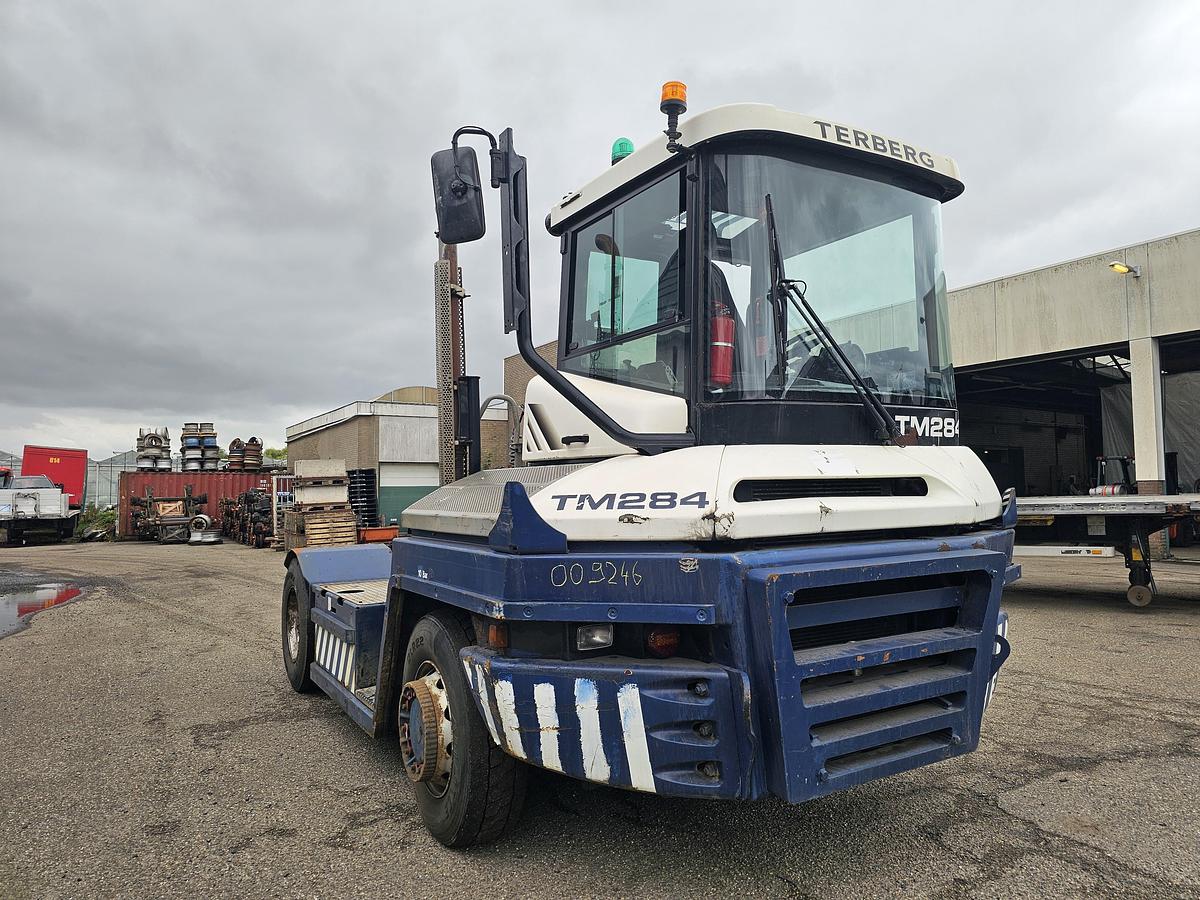 Gebruikt 2017 TERBERG RT283 /TERMINAL TRACTOR 4X4/ TURNING CHAIR. /AUTOMATIC GEAR /19208 HOURS