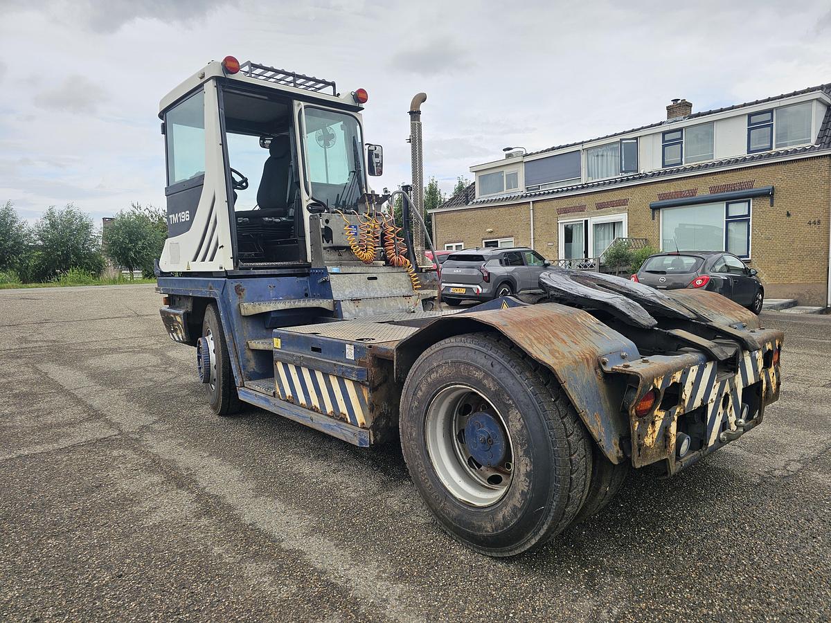 Gebruikt 2015 TERBERG RT283 /TERMINAL TRACTOR 4X4/ TURNING CHAIR. /AUTOMATIC GEAR /21822 HOURS