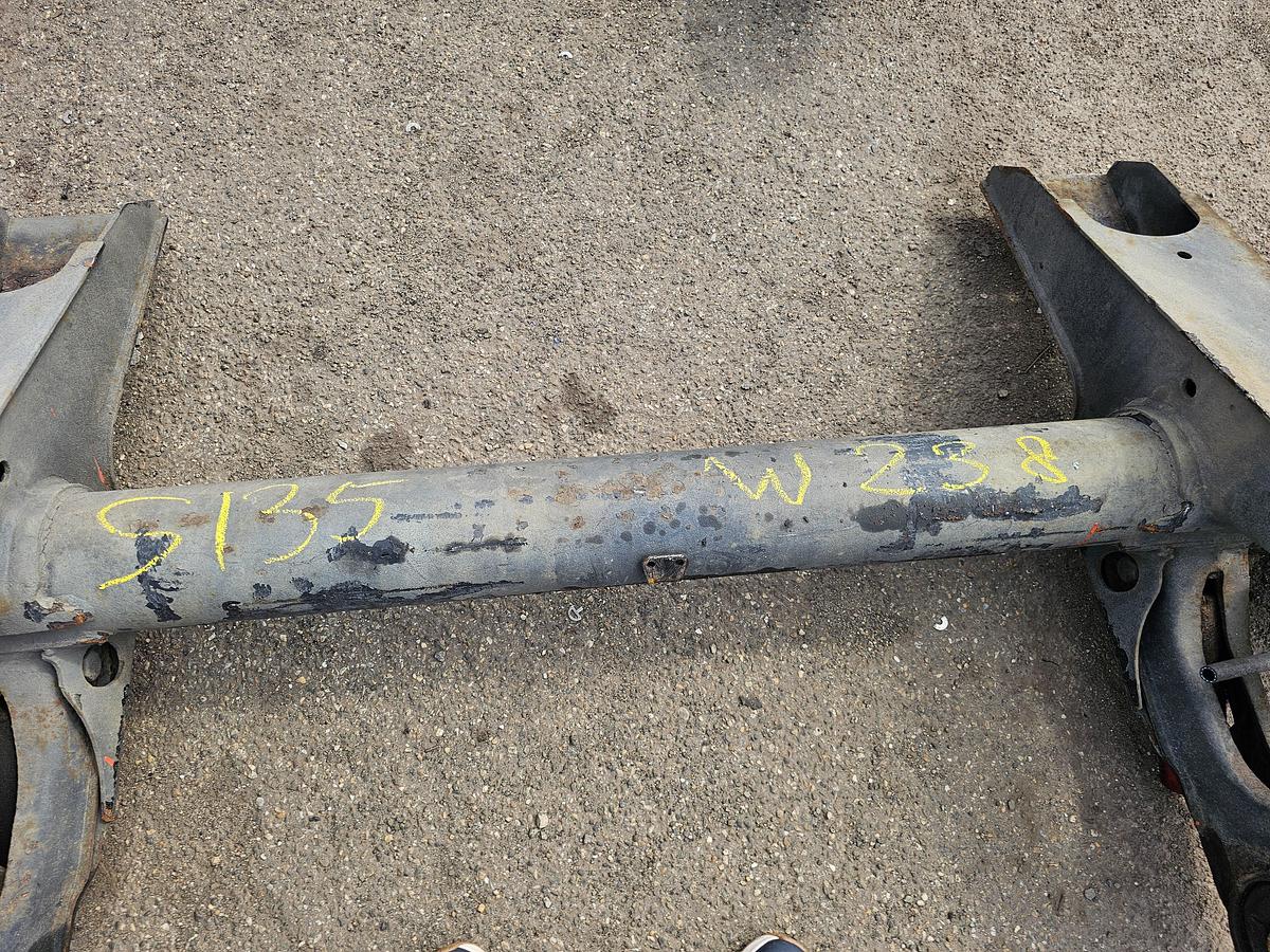 Used 2005 SAF SKRB9019W TRAILER AXLE.