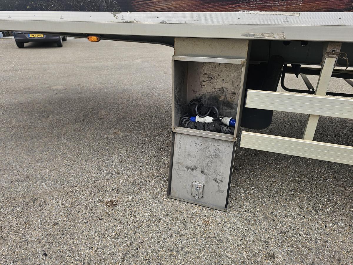 Gebruikt 2012 CHEREAU B3 /CITY TRAILER /STEERING AXLE/LIFT AXLE / 11.80 LONG /LOADING LIFT/ BPW DISC / CARRIER FRIDGE.