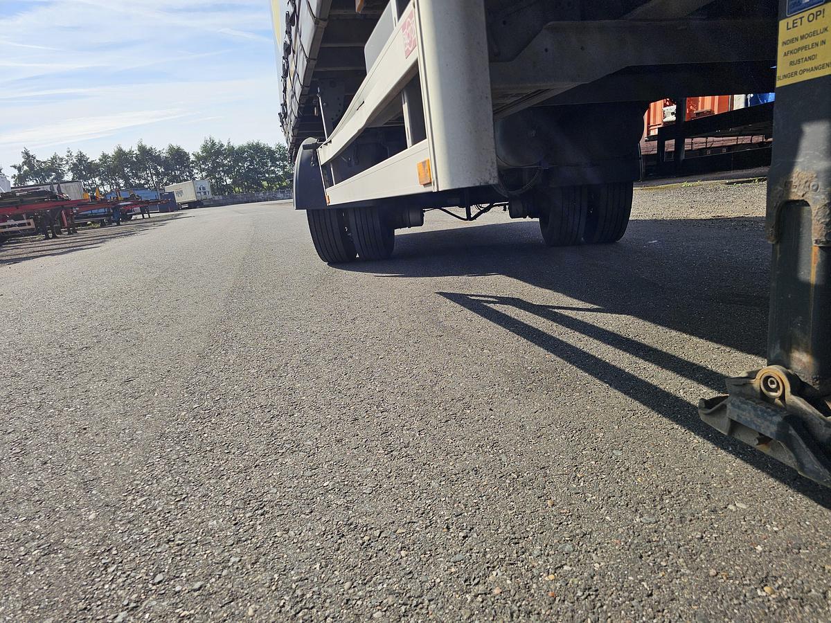 Used 2013 PACTON TBD.122 | SINGLE STEERING AXLE |UNDER SLIDING LOADING LIFT + BATTERIES| DAF DISC| APK /TUV 17-01-2025