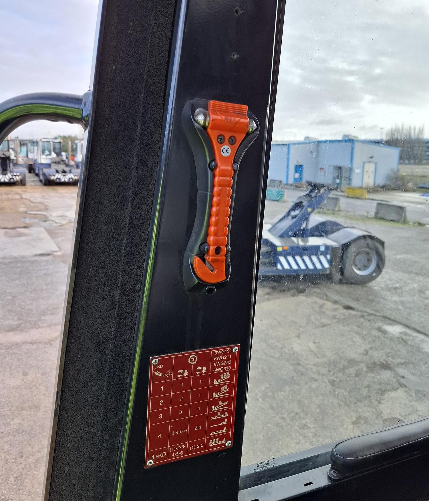 Gebruikt 2017 TERBERG RT283 | TERMINAL TRACTOR 4X4| TURNING CHAIR. | AUTOMATIC GEAR | 20000HOURS| 4 PIECES|LEASING 1610  EURO MND