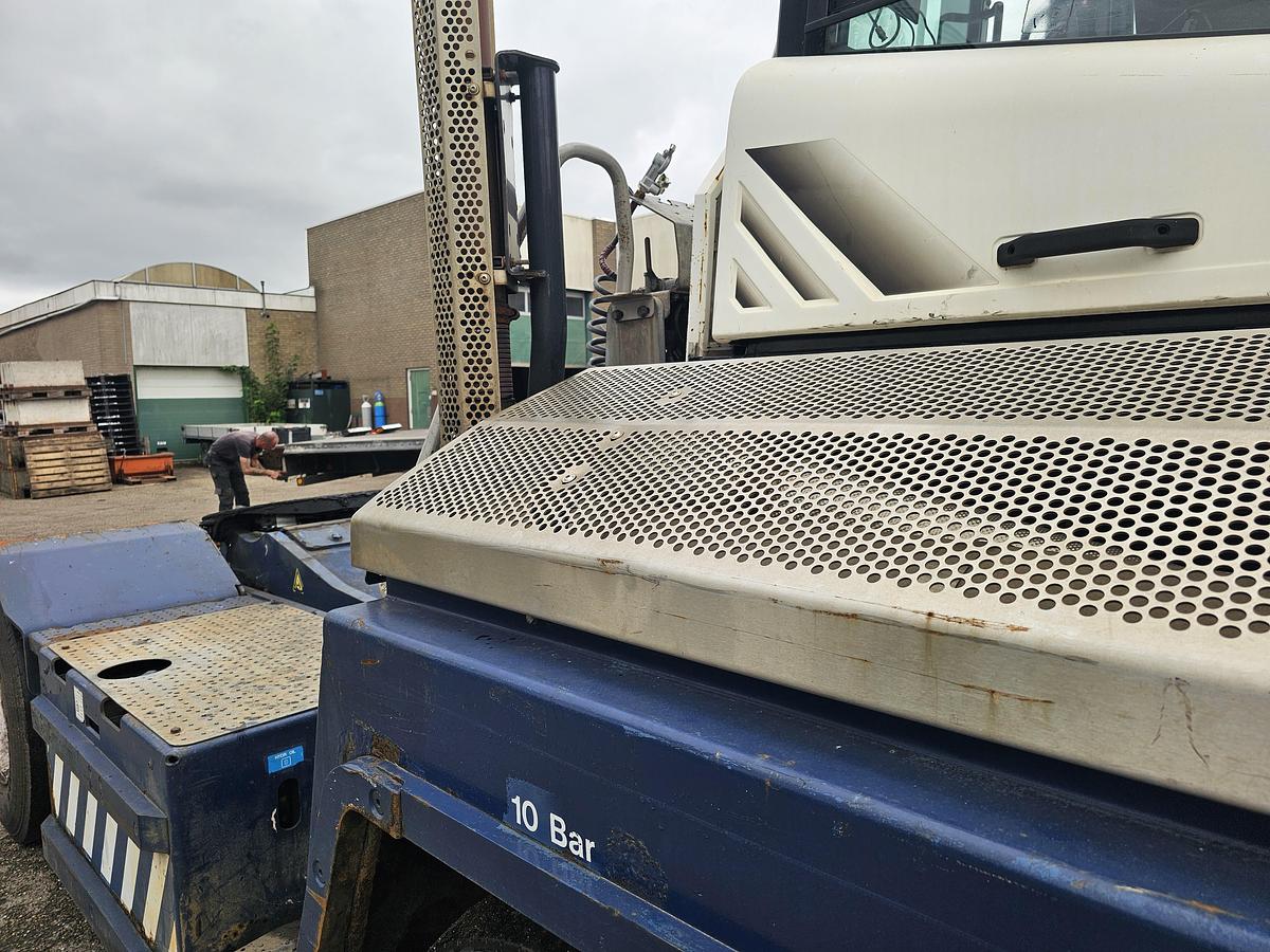 Gebruikt 2017 TERBERG RT283 /TERMINAL TRACTOR 4X4/ TURNING CHAIR. /AUTOMATIC GEAR /19208 HOURS