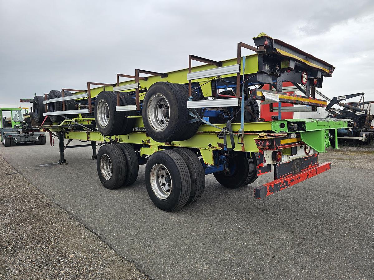 Used 1990 divers 40 ft gooseneck  steel suspension double tires.