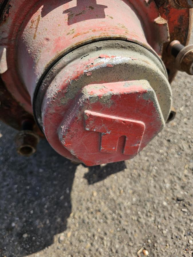 Used 2004 FREUHAUF SMB TRAILER AXLE SINGLE TIRES.