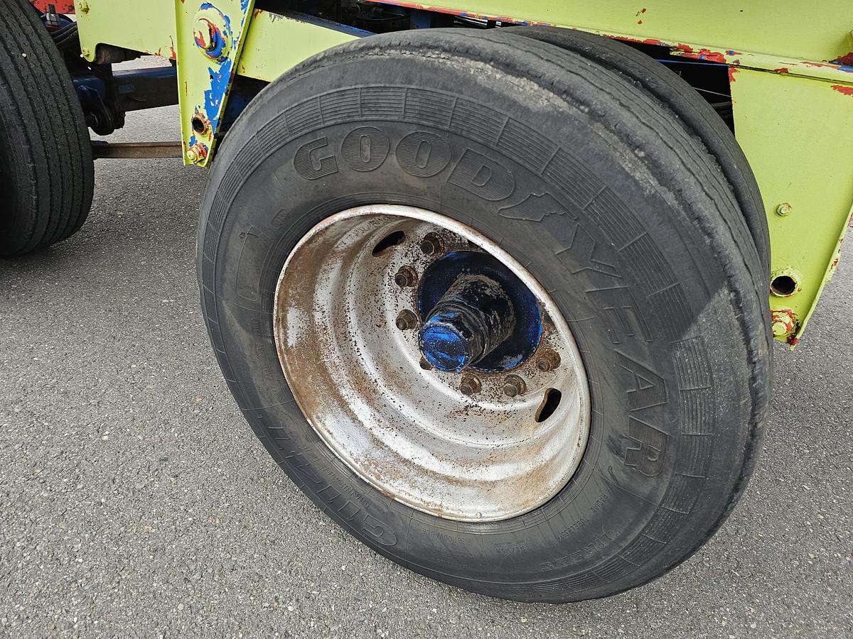 Used 1990 divers 40 ft gooseneck  steel suspension double tires.