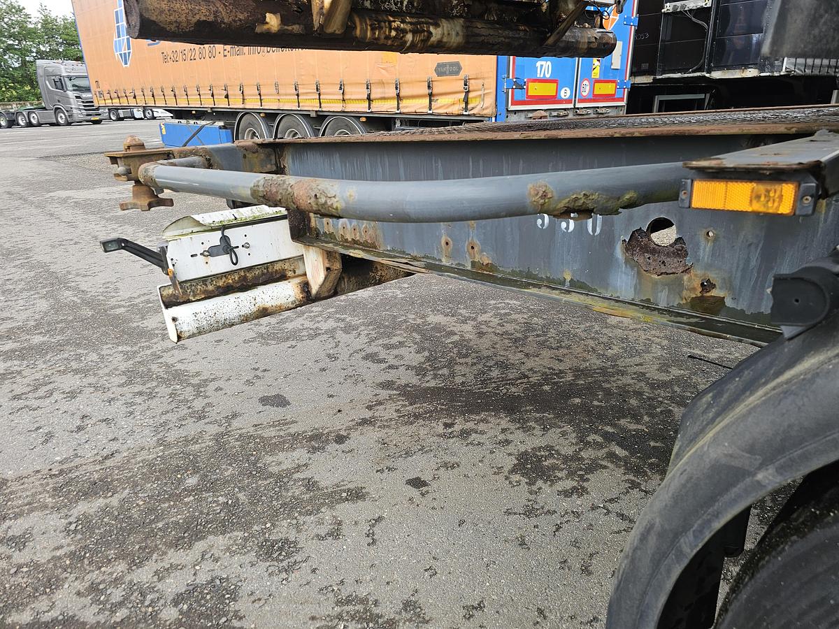 Gebruikt 2006 Krone sd- fixed 40 foot chassis - with 2 x 20 foot connection -20 foot middle - the one above