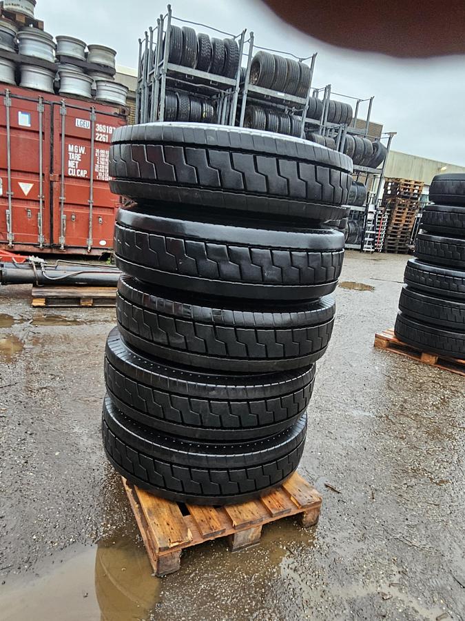 Gebruikt 2015 MICHELIN| terminal tractor tires 310/80R22.5