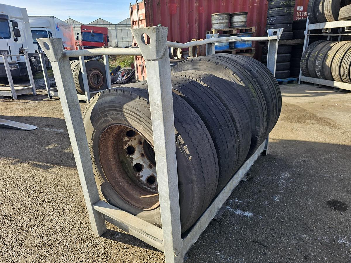 Gebruikt 1990 divers TRAILER TIRE.