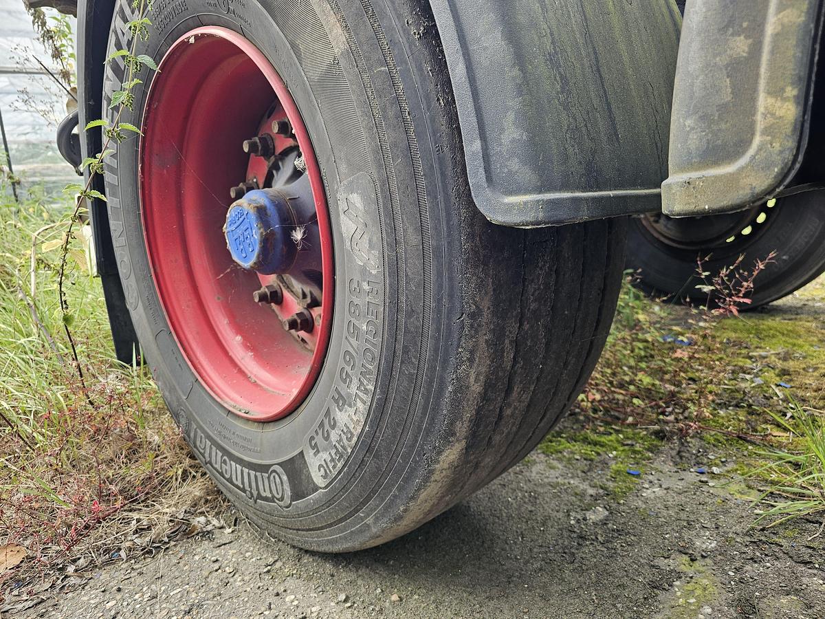 Used 2009 KRONE SZ| 20 FOOT CHASSIS | BPW DRUM | NEW BRAKES| GOOD TIRES| STEEL SPRINGS.