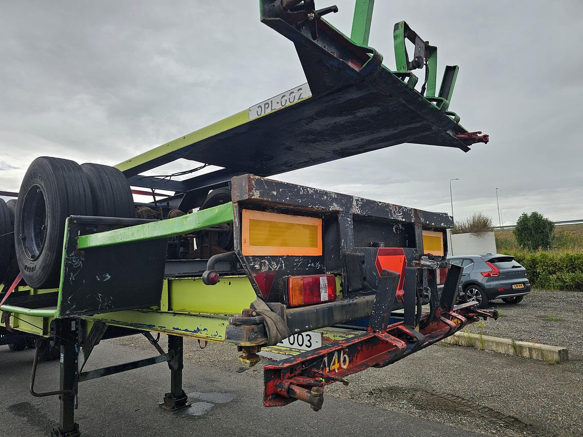 Used 1990 divers 40 ft gooseneck  steel suspension double tires.