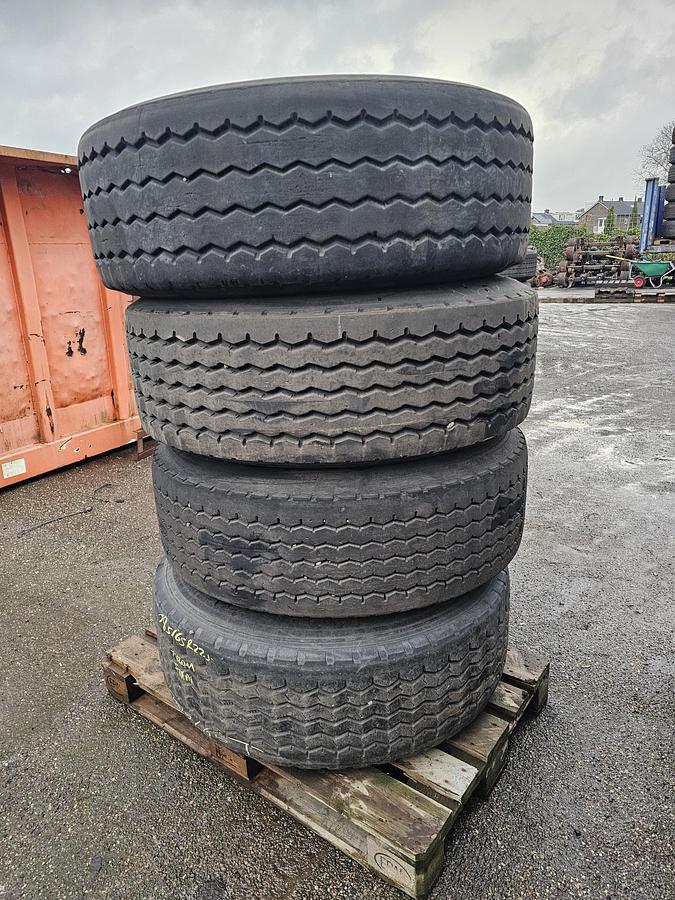 Gebruikt BRIDGESTONE 385/65 R 22.5 ON RIM FOR DRUM BRAKES.