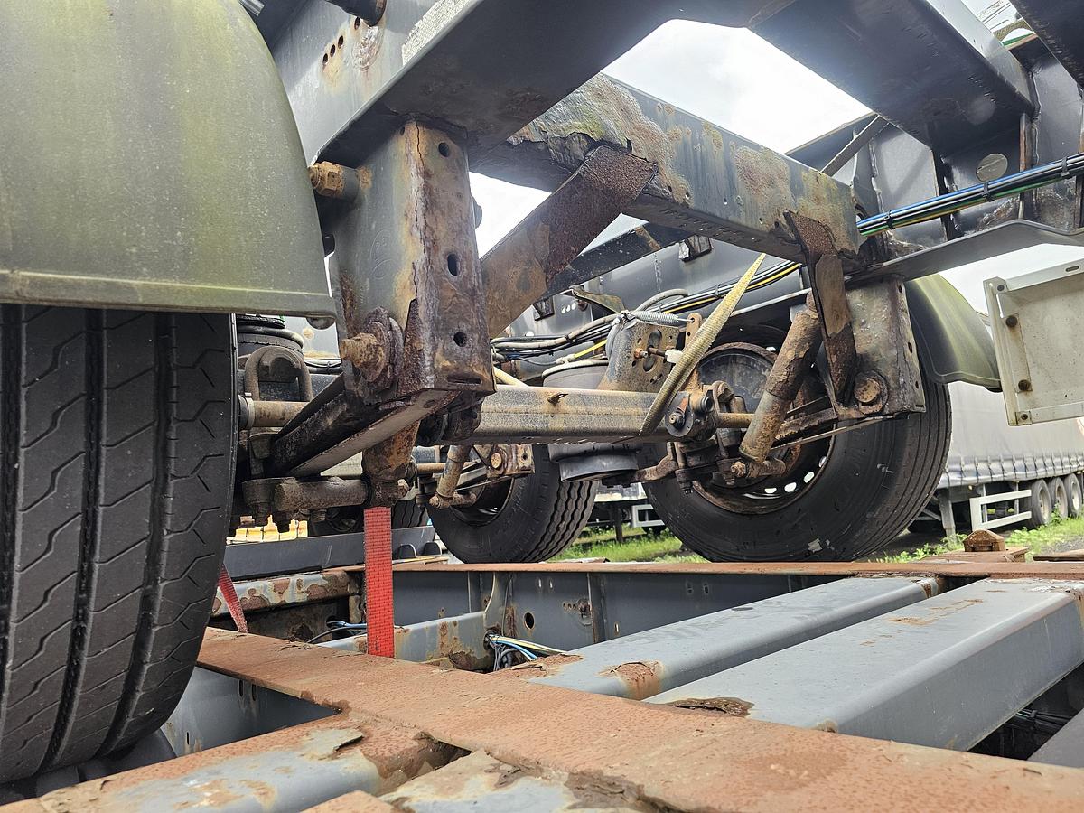 Gebruikt 2006 Krone sd- fixed 40 foot chassis - with 2 x 20 foot connection -20 foot middle - the one above