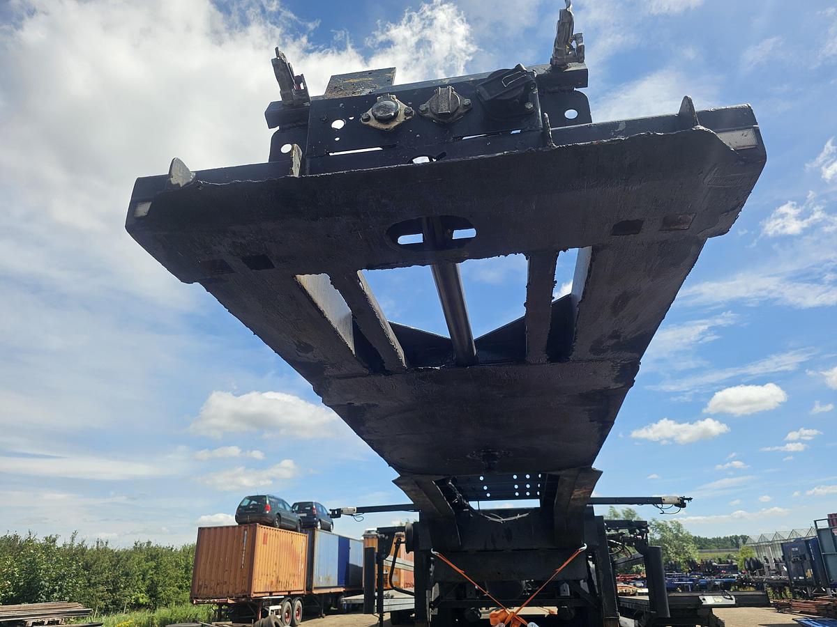 Gebruikt 2000 GROENEWEGEN 45.07 CC-12-27 / 45 FT AND 40 FT CHASSIS BPW DISC. APK/TUV. 15-02-2027. PRIJS PER STUK.