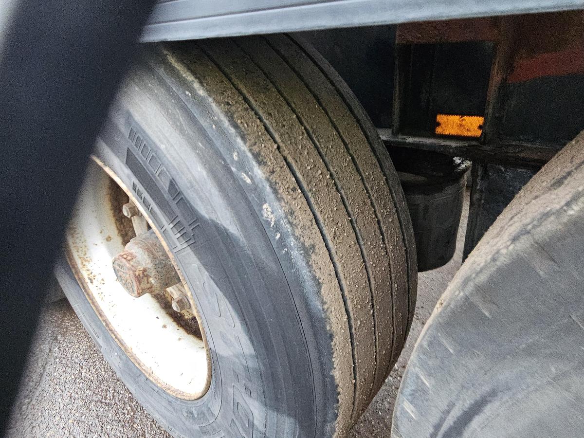 Gebruikt 1995 VAN HOOL 94/3067. flat container chassis all connections./ Bpw drum.