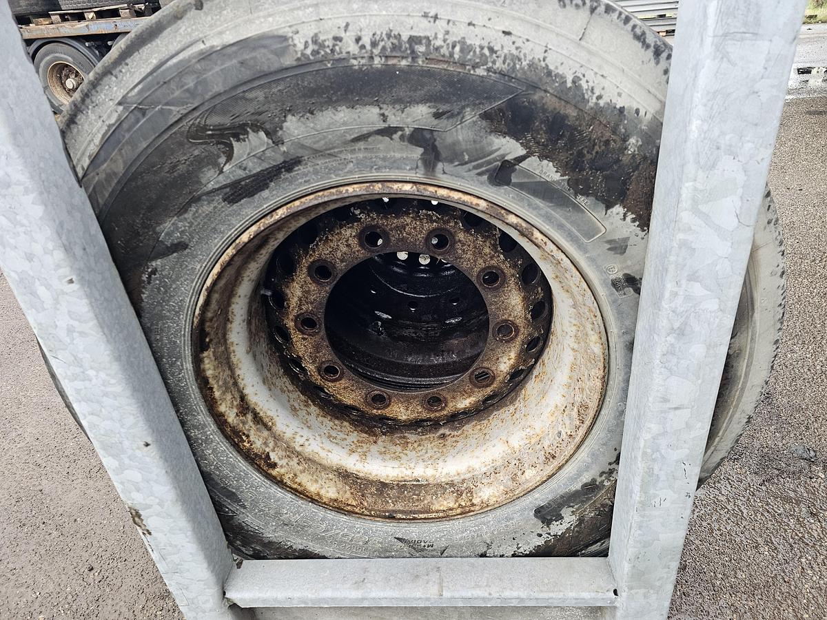 Gebruikt HANKOOK CONTINENTAL.HIFLY gOODYEAR. 385/65 R 22.5 ON RIM