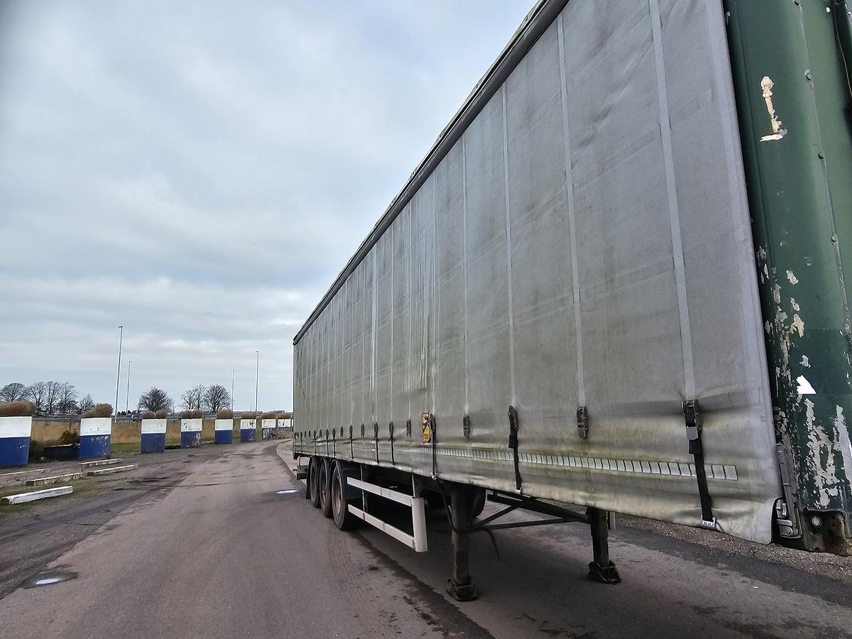 Gebruikt 2004 FREUHAUF T39B 3 AXLE CURTAINSIDE |OPEN ROOF | BPW AXLES.