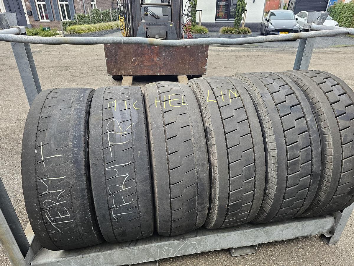 Gebruikt 2005 MICHELIN 280/75 R 22.5 TERMNAL TRACTOR TIRE EXTRA HEAVY DUTY.