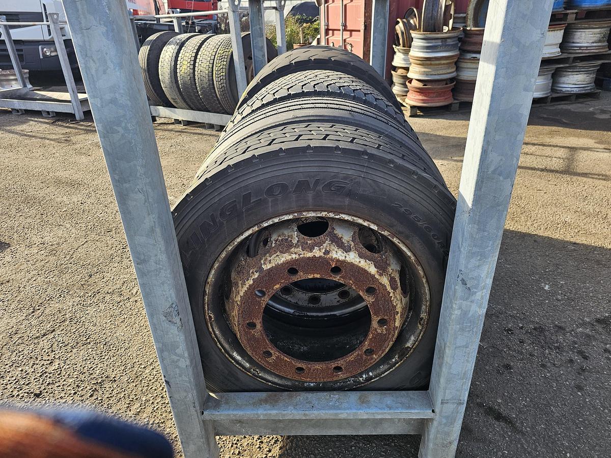 Gebruikt 2000 LINGLONG TRAILER TIRE.