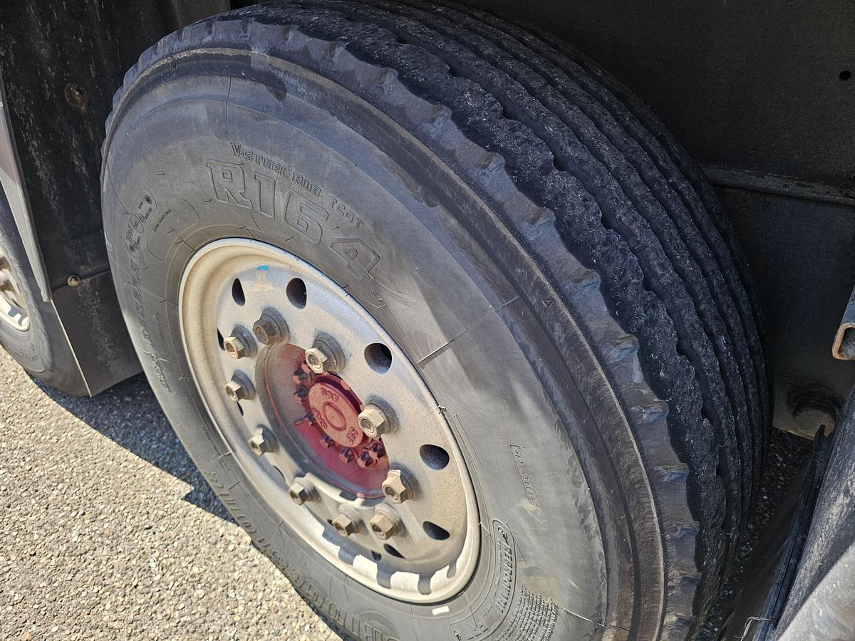 Used 2000 schmitz S01 | SLIDING ROOF | 2 LIFT AXLES| NICE HOLLAND TRAILER| SAF DISC.