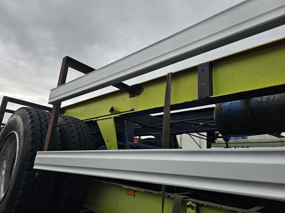 Used 1990 divers 40 ft gooseneck  steel suspension double tires.