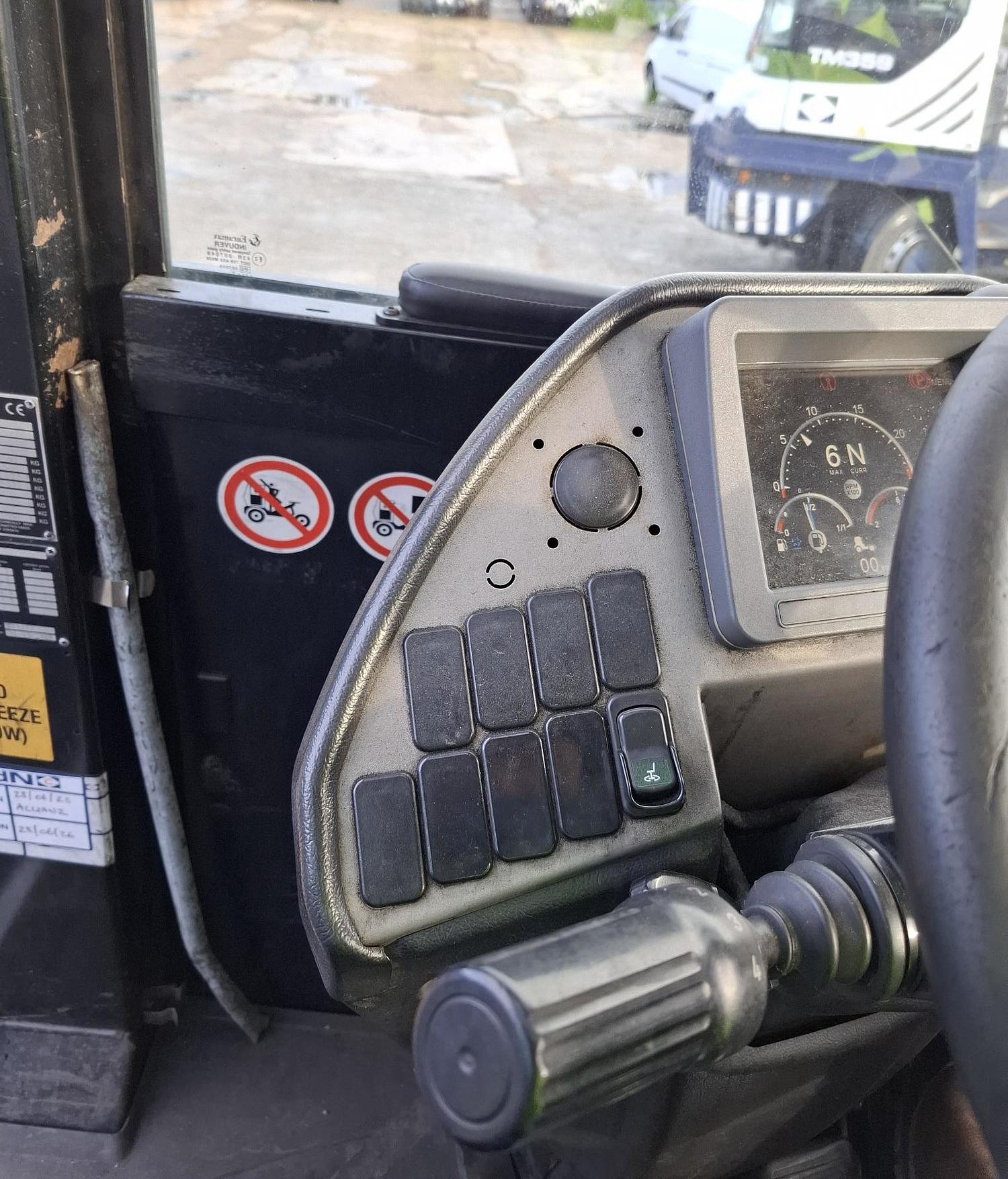 Gebruikt 2017 TERBERG RT283 | TERMINAL TRACTOR 4X4| TURNING CHAIR. | AUTOMATIC GEAR | 20000HOURS| 4 PIECES|LEASING 1610  EURO MND