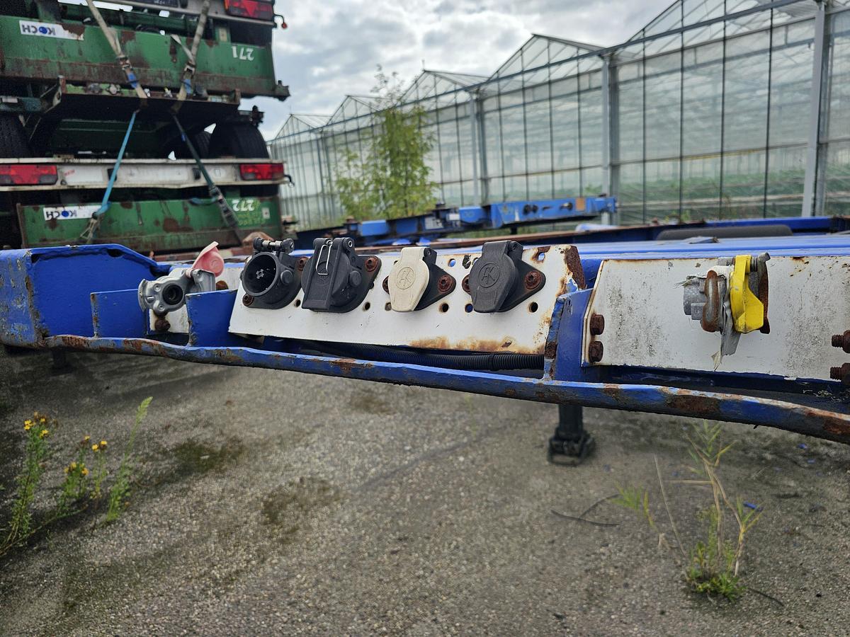 Used 2009 KRONE SZ| 20 FOOT CHASSIS | BPW DRUM | NEW BRAKES| GOOD TIRES| STEEL SPRINGS.