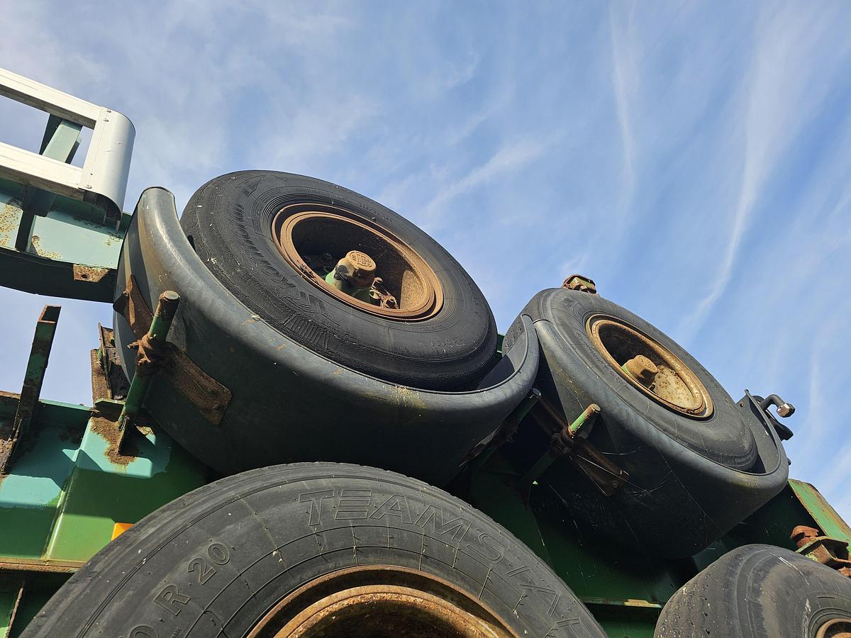 Used 1996 stack of 20 foot chassis groenewegen and Renders Bpw drum Steel suspension. 20 foot