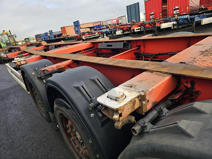 Used 2004 Krone| Sd 27| fixed chassis | 40 ft 2 x20 ft | light weight | 4870 kg.