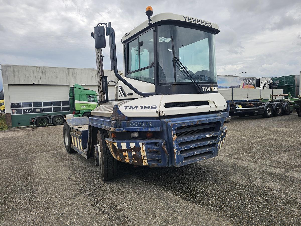 Gebruikt 2015 TERBERG RT283 /TERMINAL TRACTOR 4X4/ TURNING CHAIR. /AUTOMATIC GEAR /21822 HOURS