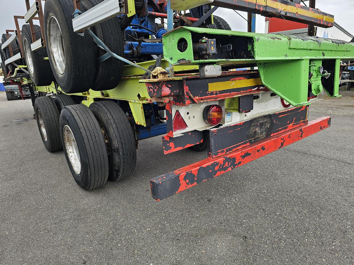 Used 1990 divers 40 ft gooseneck  steel suspension double tires.