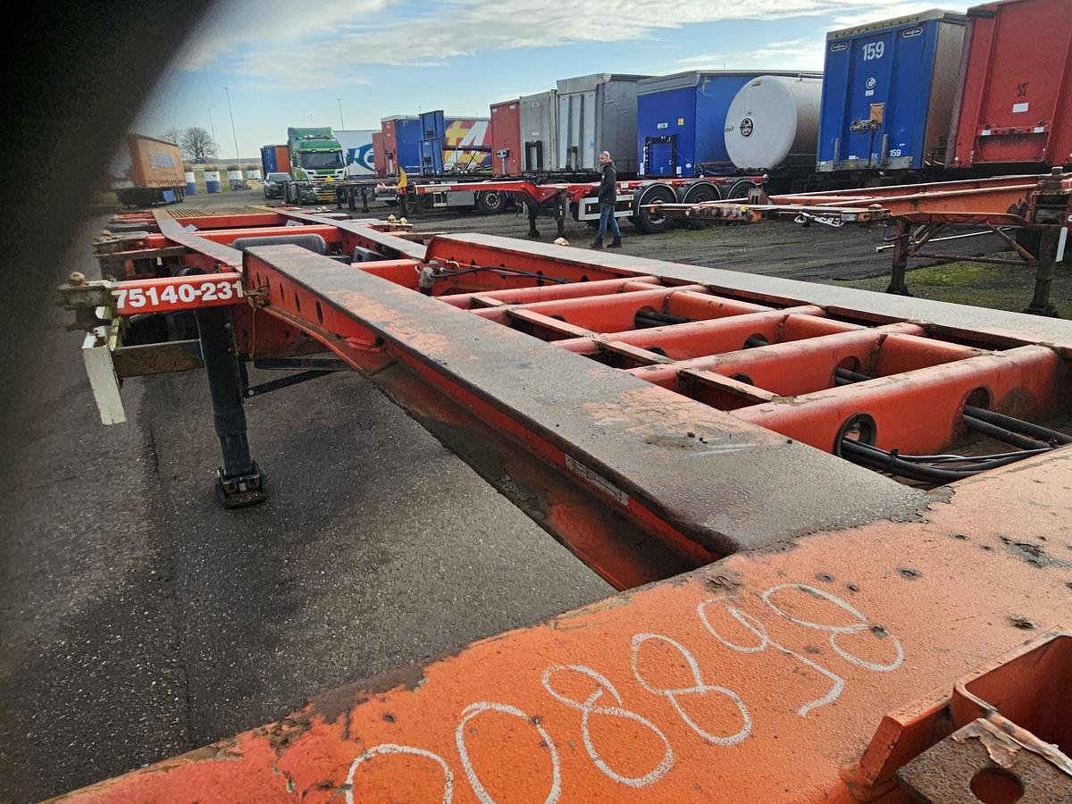 Gebruikt 2004 KRONE SD 27| FIXED CHASSIS | SAF DISC. 40 FT |2 X 20 FT| HIGHCUBE | 20 FOOT MIDDLE| LIGHT WEIGHT|4740 KG.